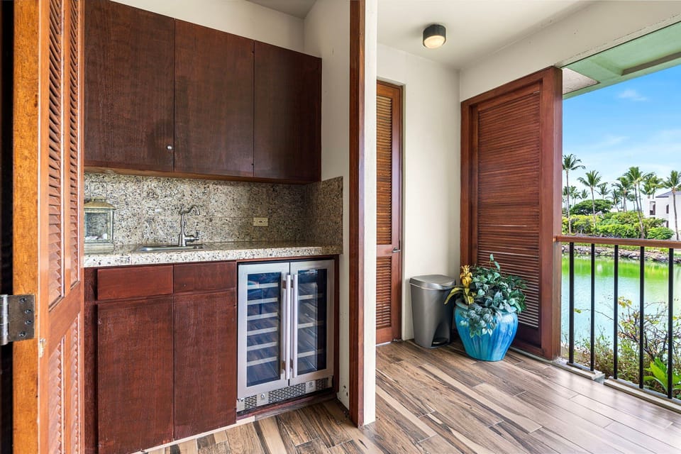 Condo, Multiple Beds, Balcony, Ocean View (Mauna Lani Terrace D203) | Private kitchen | Dining tables