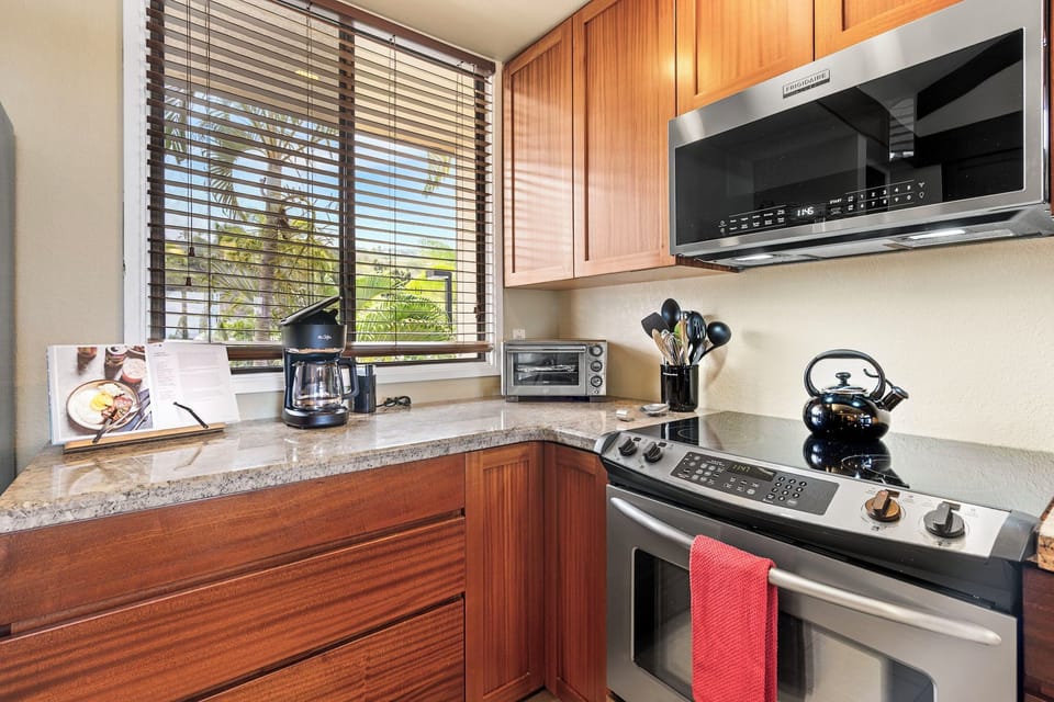 Condo, Multiple Beds, Balcony, Ocean View (Country Club Villas 324) | Private kitchen | Coffee/tea maker, dining table