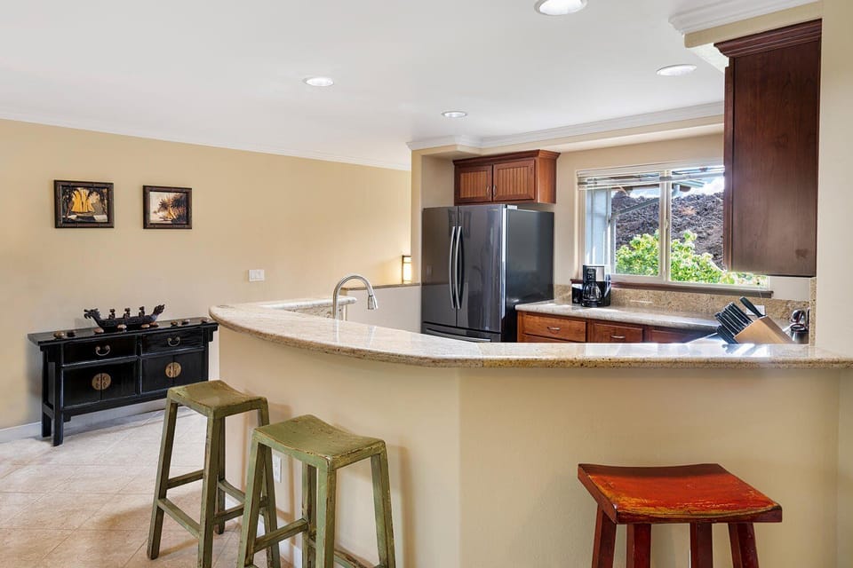 Condo, Multiple Beds, Lanai, Garden View (Palm Villas at Mauna Lani I23) | Private kitchen | Fridge, microwave, oven, stovetop