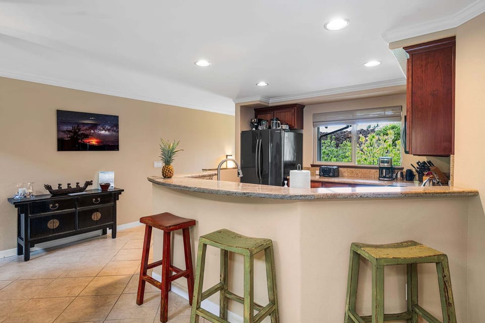Condo, Multiple Beds, Lanai, Garden View (Palm Villas at Mauna Lani I23) | Private kitchen | Fridge, microwave, oven, stovetop