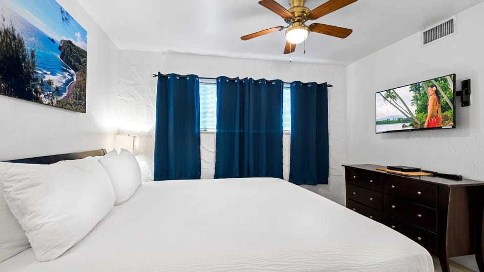 Condo, 1 King Bed with Sofa bed, Lanai, Garden View (Casa de Emdeko 121) | 1 bedroom, individually decorated, individually furnished, bed sheets