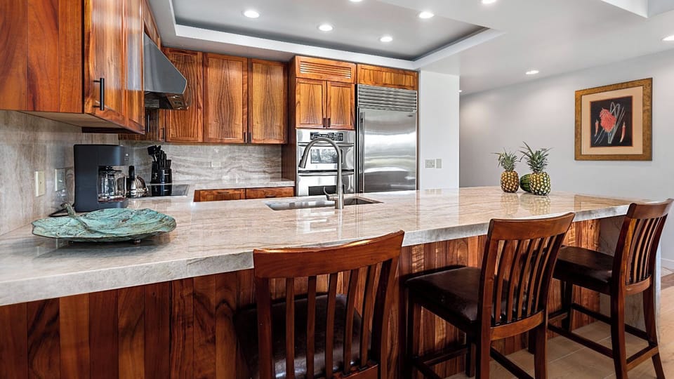 Condo, Multiple Beds, Lanai, Ocean View (Mauna Lani Point F106) | Private kitchen | Fridge, microwave, oven, stovetop