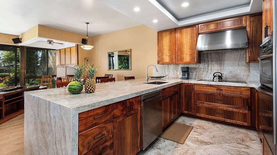 Condo, Multiple Beds, Lanai, Ocean View (Mauna Lani Point F106) | Private kitchen | Fridge, microwave, oven, stovetop