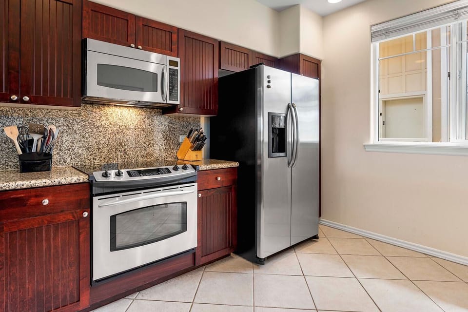 Condo, Multiple Beds, Lanai, Mountain View (Fairway Villas Waikoloa A31) | Private kitchen | Dining table