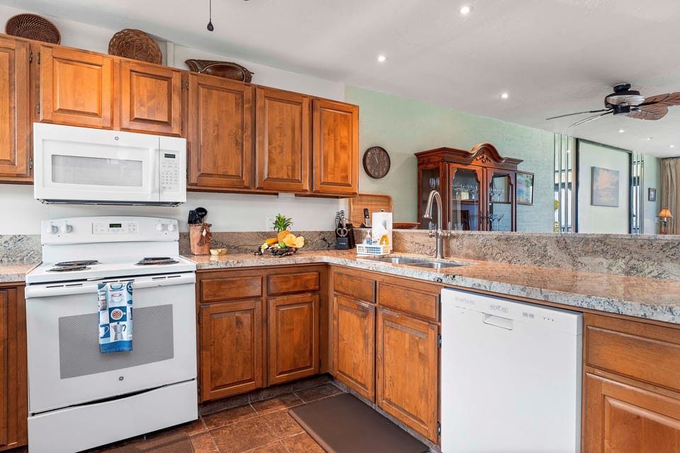 Condo, Multiple Beds, Lanai, Ocean View (Country Club Villas 230) | Private kitchen | Dining table