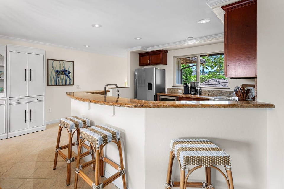 Condo, Multiple Beds, Balcony, Mountain View (Palm Villas at Mauna Lani H23) | Private kitchen | Fridge, microwave, oven, stovetop