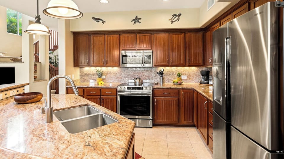Townhome, Multiple Beds, Lanai, Mountain View (Waikoloa Beach Villas I4) | Private kitchen | Dining tables