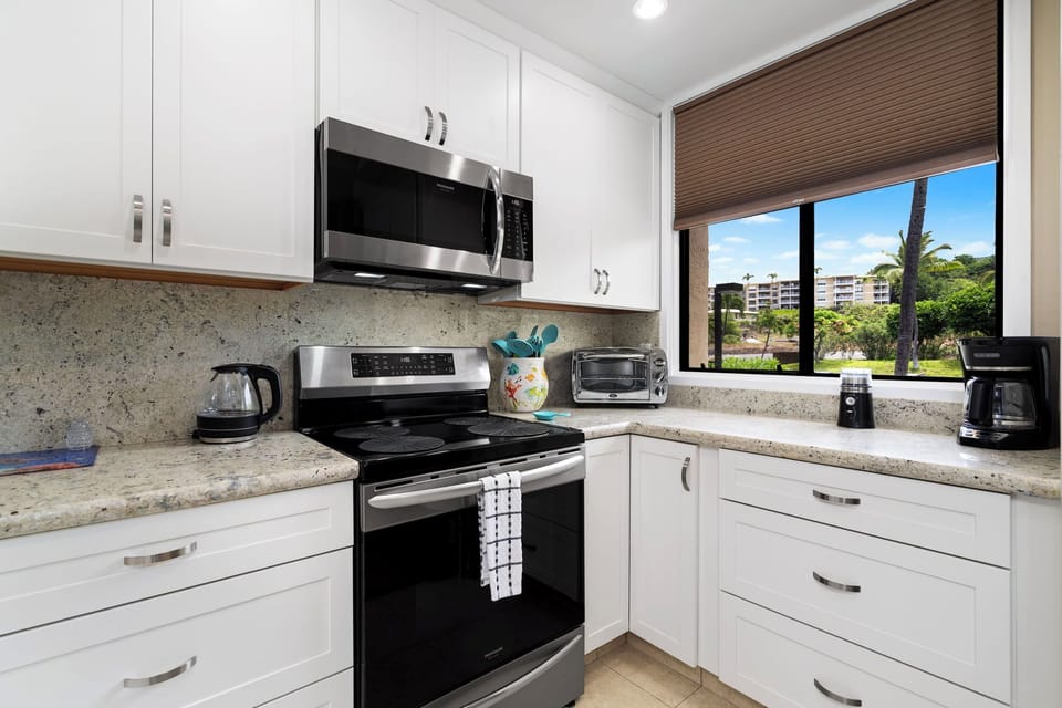 Condo, Multiple Beds, Lanai, Ocean View (Country Club Villas 317) | Private kitchen | Coffee/tea maker, dining table