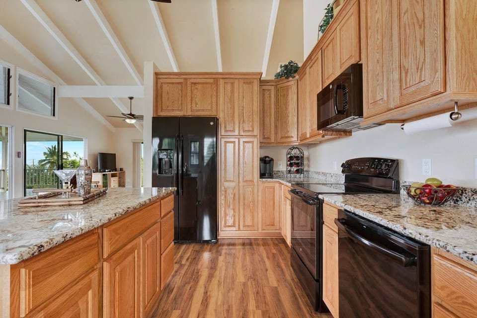 Condo, Multiple Beds, Lanai, Ocean View (Kahaluu Alii) | Private kitchen | Coffee/tea maker