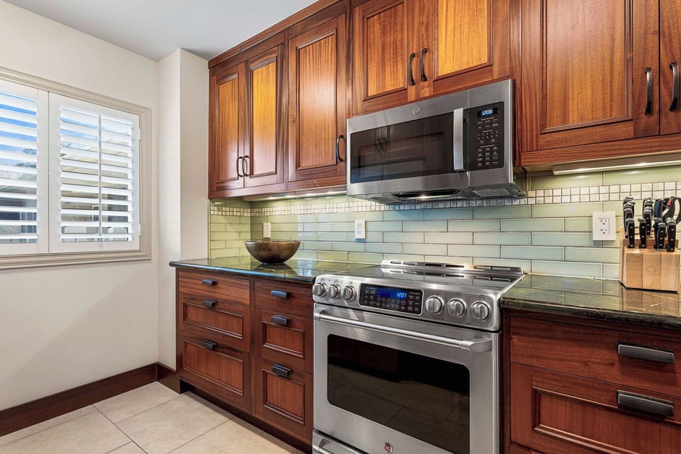 Condo, Multiple Beds, Kitchen, Ocean View (Vista Waikoloa A303) | Private kitchen | Coffee/tea maker, dining table