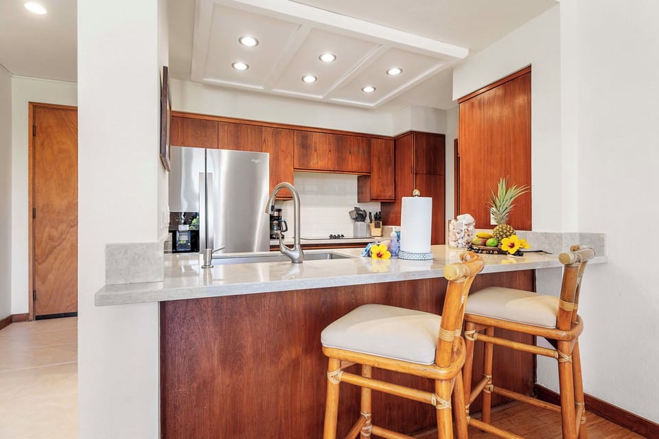 Condo, Multiple Beds, Lanai, Lagoon View (The Shores at Waikoloa 124) | Private kitchen | Dining tables
