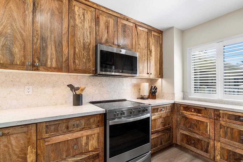 Condo, Multiple Beds, Lanai, Mountain View (Vista Waikoloa D303) | Private kitchen | Coffee/tea maker, dining table