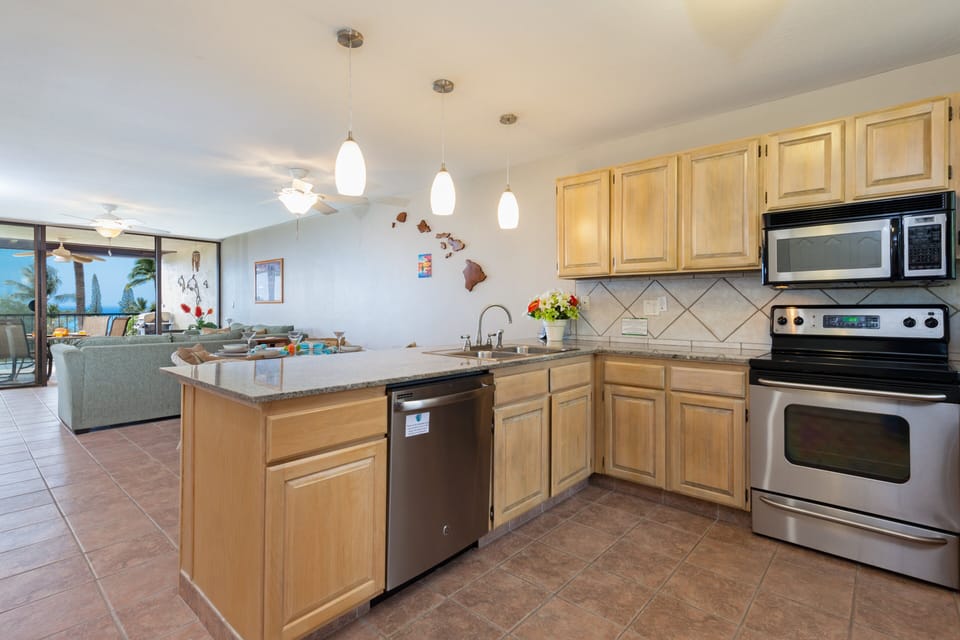 Condo, Multiple Beds, Balcony, Ocean View (Country Club Villas 219) | Private kitchen | Dining table