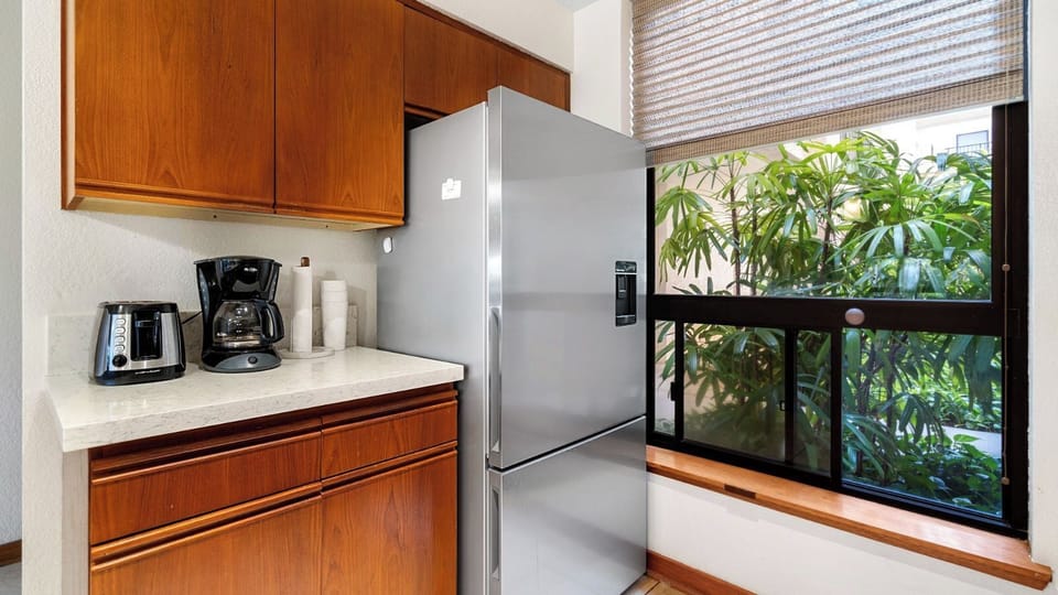 Condo, Multiple Beds, Lanai, Ground Floor (The Shores at Waikoloa 126) | Private kitchen | Dining tables