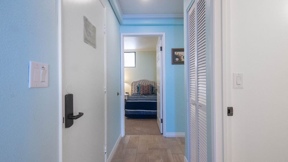 Condo, Multiple Beds, Lanai, Ocean View (Sea Village 4305) | Interior