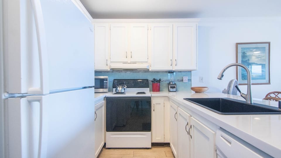 Condo, Multiple Beds, Lanai, Ocean View (Sea Village 4305) | Private kitchen | Dining tables