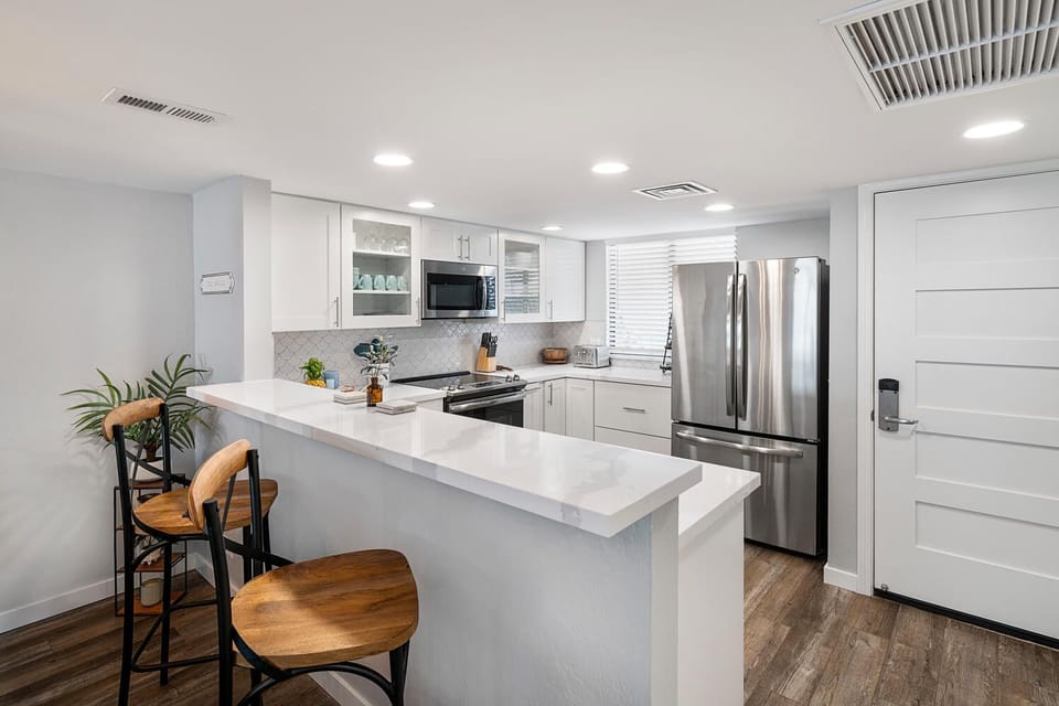Condo, Multiple Beds, Lanai, Partial Ocean View (White Sands Village 220) | Private kitchen | Dining table