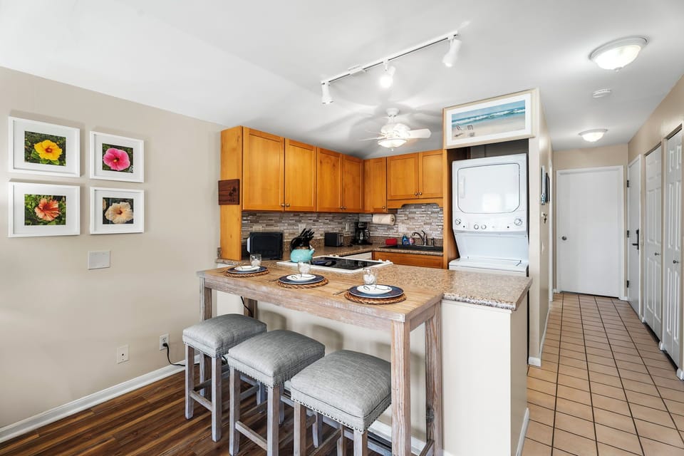 Condo, 1 King Bed with Sofa bed, Kitchen, Partial Ocean View (Kona Isle C31) | Private kitchen | Dining tables