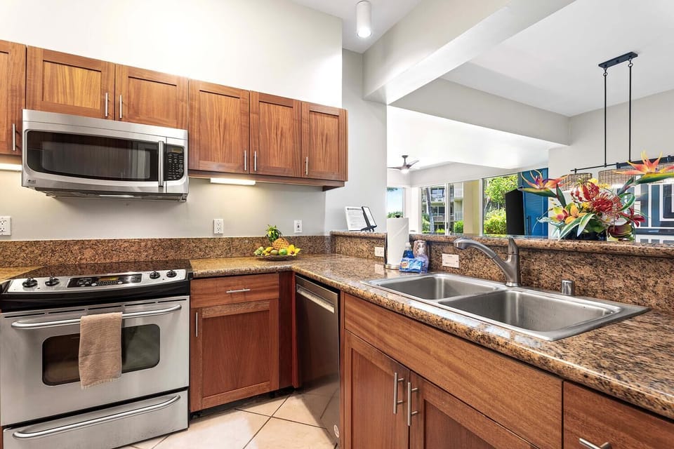 Condo, Multiple Beds, Lanai, Mountain View (Vista Waikoloa E105) | Private kitchen | Dining table