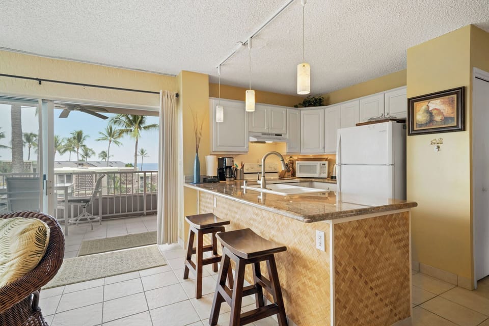 Condo, 1 King Bed with Sofa bed, Lanai, Ocean View (Alii Villas 324) | Private kitchen | Coffee/tea maker, dining tables