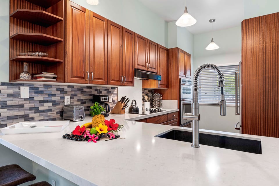 Condo, Multiple Beds, Lanai, Garden View (Vista Waikoloa D201) | Private kitchen | Dining table