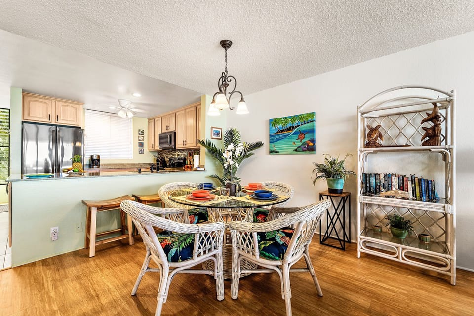 Condo, Multiple Beds, Lanai, Ocean View (Surf and Racquet 4203) | Dining