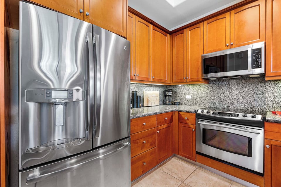 Townhome, Multiple Beds, Kitchen, Golf View (Mauna Lani Fairways 504) | Private kitchen | Dining tables
