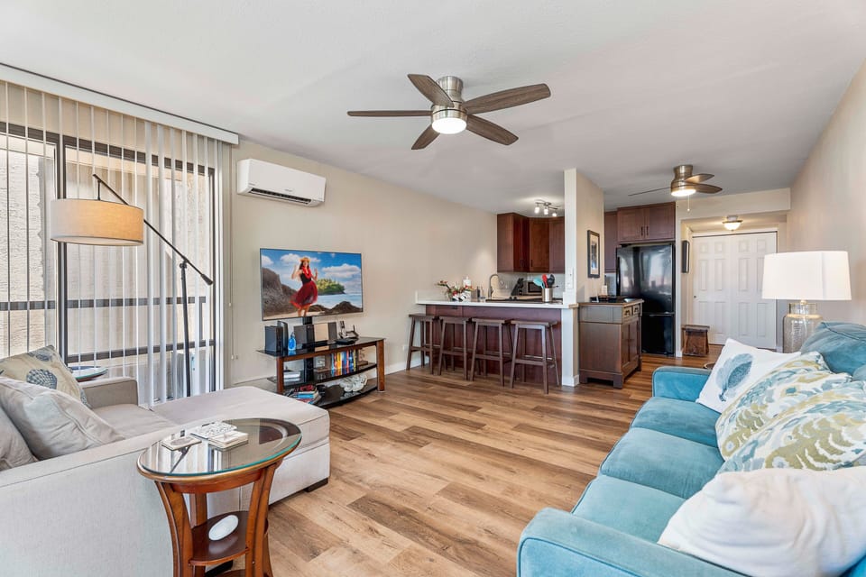 Condo, Multiple Beds, Lanai, Ocean View (Kona Pacific D622) | Living area | 42-inch flat-screen TV with digital channels