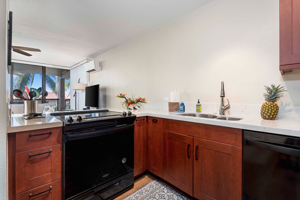 Condo, Multiple Beds, Lanai, Ocean View (Kona Pacific D622) | Private kitchen | Dining tables