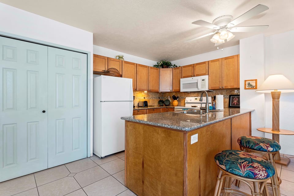 Condo, 1 King Bed with Sofa bed, Lanai, Garden View (Alii Villas 107) | Private kitchen | Coffee/tea maker, dining tables