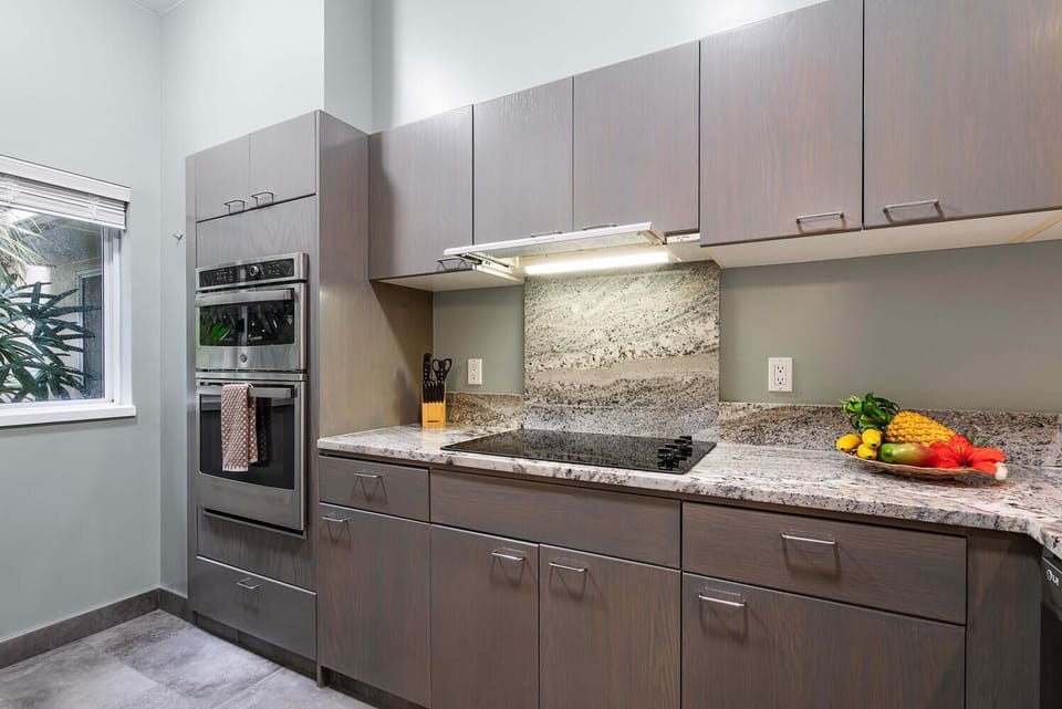 Condo, Multiple Beds, Lanai, Garden View (Vista Waikoloa C105) | Private kitchen | Dining table