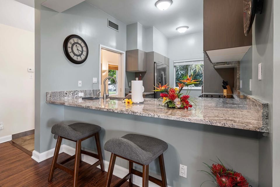 Condo, Multiple Beds, Lanai, Garden View (Vista Waikoloa C105) | Private kitchen | Dining table