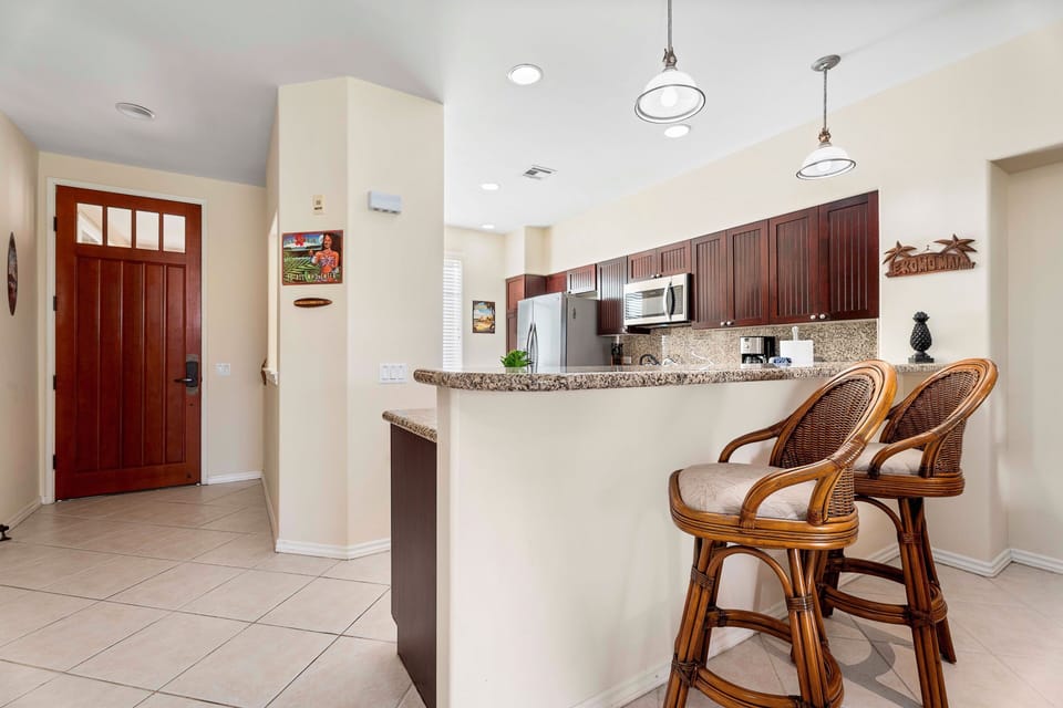 Condo, Multiple Beds, Lanai, Golf View (Fairway Villas Waikoloa C22) | Private kitchen | Dining table