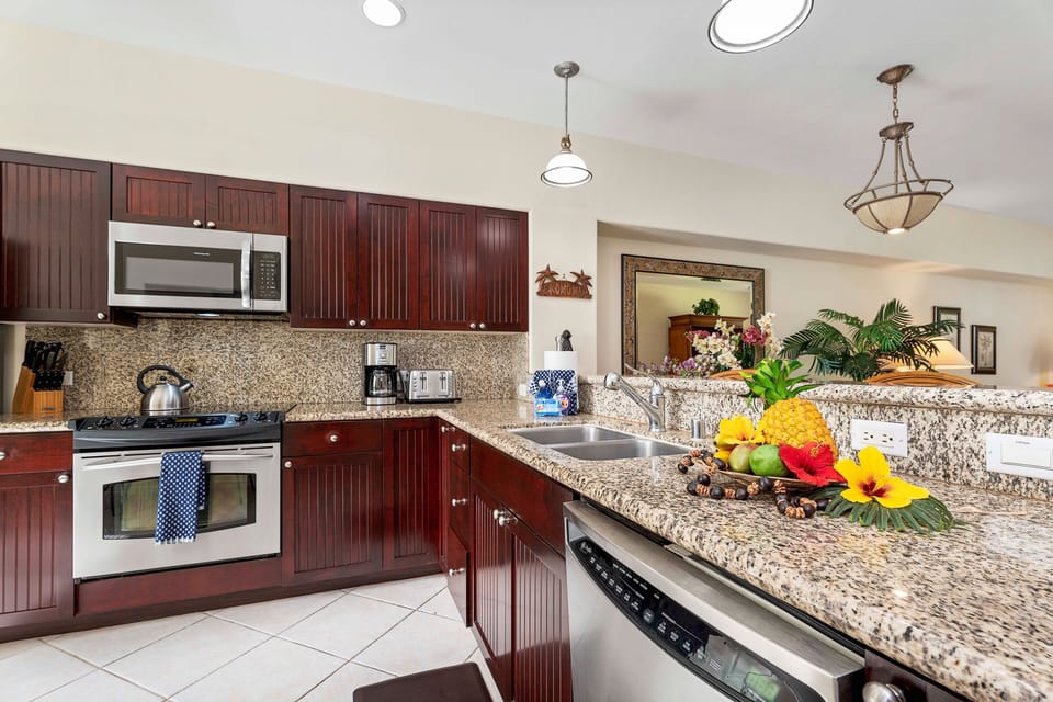 Condo, Multiple Beds, Lanai, Golf View (Fairway Villas Waikoloa C22) | Private kitchen | Dining table