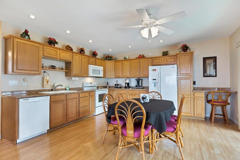 Condo, Multiple Beds, Lanai, Ocean View (Kahaluu Makai) | Private kitchen