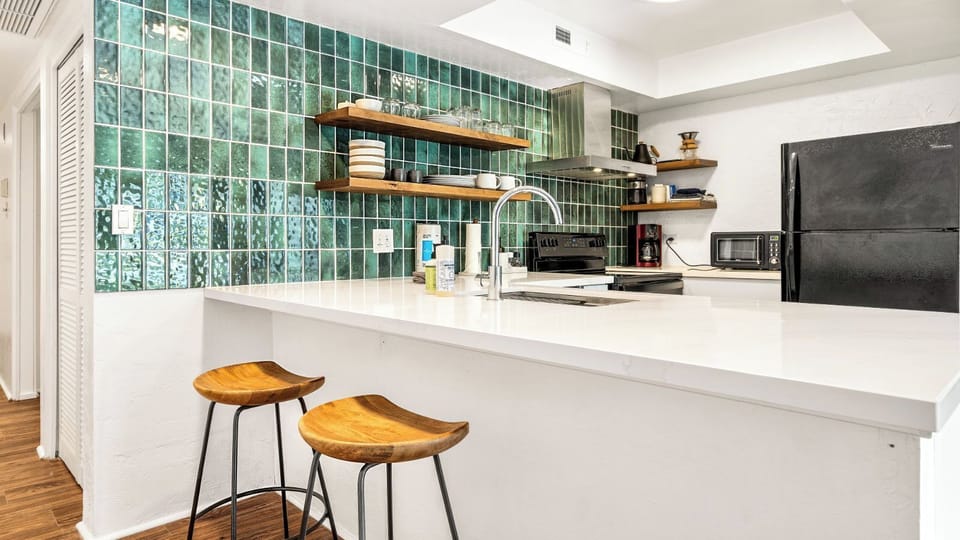 Condo, 1 King Bed, Lanai, Garden View (Casa de Emdeko 124) | Private kitchen | Dining tables