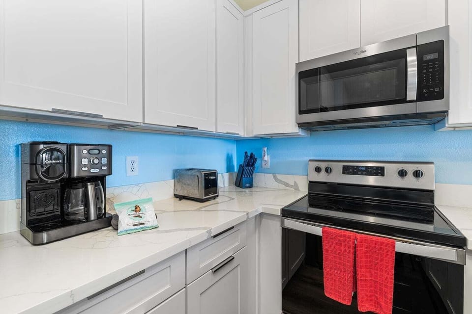 Condo, Multiple Beds, Lanai, Ocean View (Sea Village 2106) | Private kitchen | Dining tables
