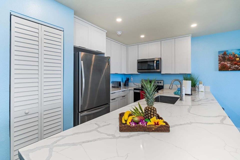 Condo, Multiple Beds, Lanai, Ocean View (Sea Village 2106) | Private kitchen | Dining tables