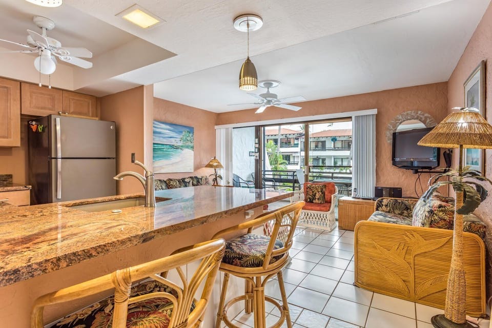 Condo, 1 King Bed, Lanai, Partial Ocean View (Casa de Emdeko 232) | Interior