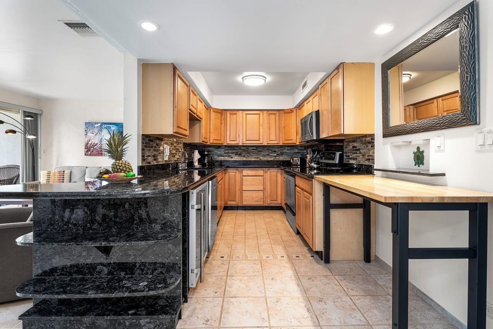 Condo, 1 Queen Bed with Sofa bed, Lanai, Garden View (Casa De Emdeko 110) | Private kitchen | Dining tables
