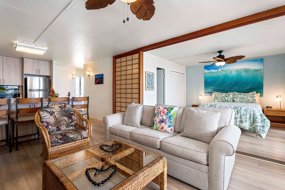 Condo, Multiple Beds, Lanai, Ocean View (Alii Villas 228) | Living area | 42-inch flat-screen TV with digital channels