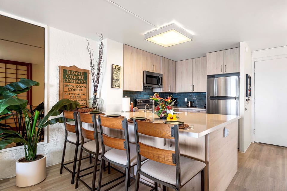 Condo, Multiple Beds, Lanai, Ocean View (Alii Villas 228) | Private kitchen | Dining tables