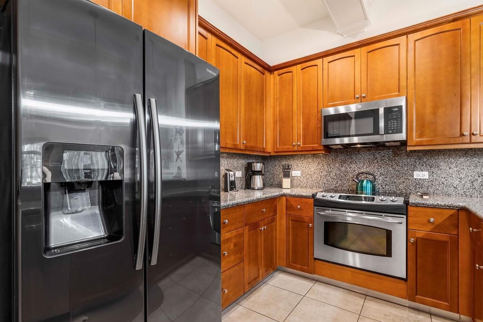 Townhome, Multiple Beds, Balcony, Garden View (Mauna Lani Fairways 302) | Private kitchen | Dining tables