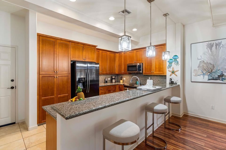 Townhome, Multiple Beds, Balcony, Garden View (Mauna Lani Fairways 302) | Private kitchen | Dining tables