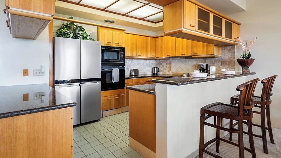 Condo, Multiple Beds, Balcony, Ocean View (Mauna Lani Point H201) | Private kitchen | Dining tables