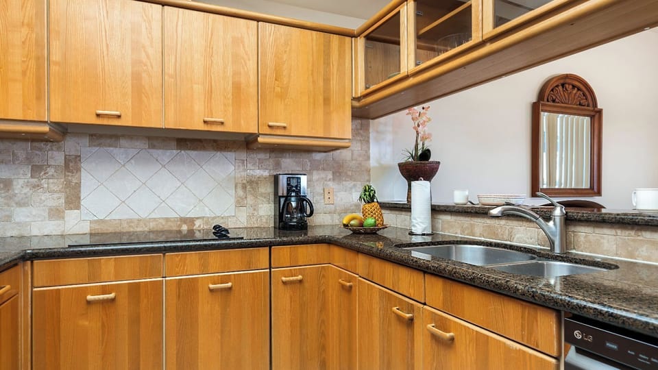 Condo, Multiple Beds, Balcony, Ocean View (Mauna Lani Point H201) | Private kitchen | Dining tables