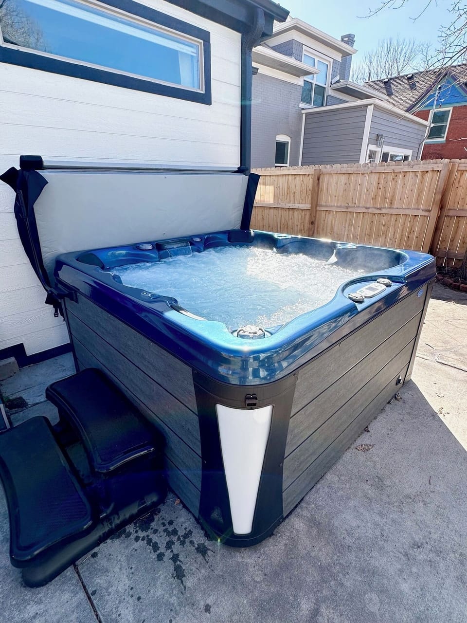 Outdoor spa tub