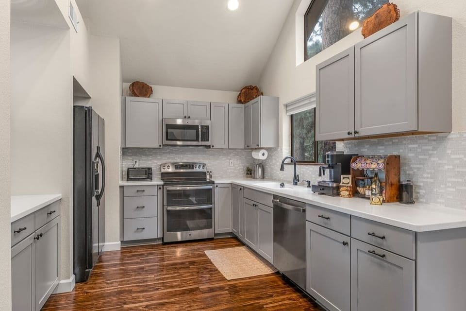 Fully outfitted kitchen makes meal prep a breeze!