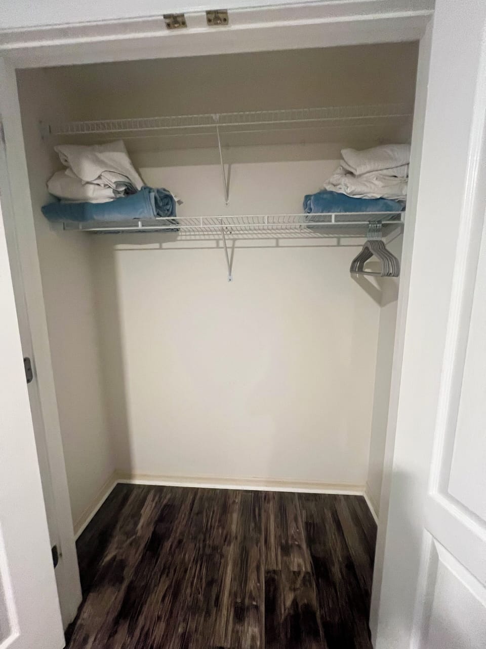 Spacious queen/twin bedroom closet