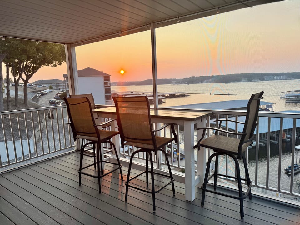 Balcony/Outdoor dining space